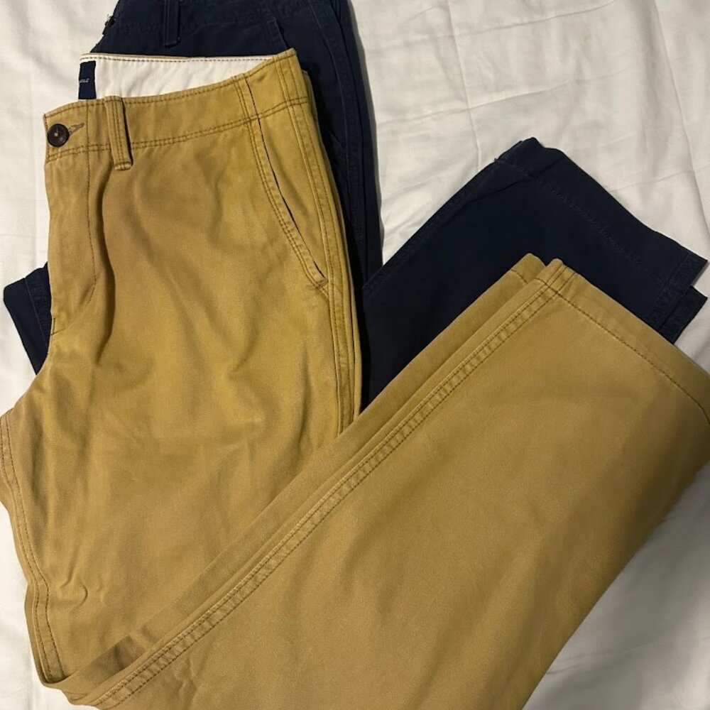 (2) MEN's American Eagle Casual pants 32 X 32